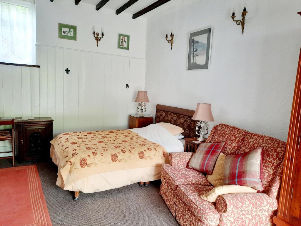 Spacious double, Shower en-suite, Desk & Patio, Wickwar