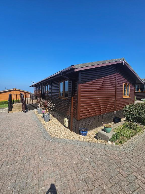 Cosy Coastal Lodge, West Down