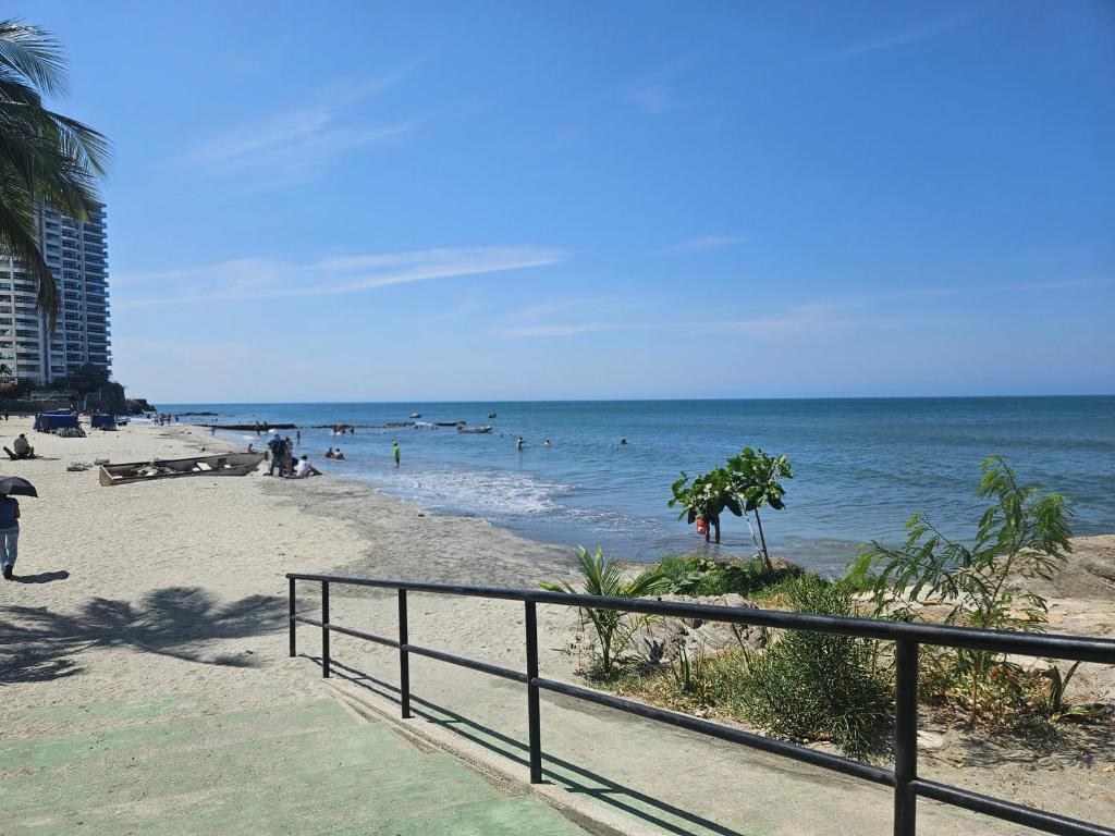Apartamento con piscina cerca al mar Amoblado Rodadero Sur - 3
