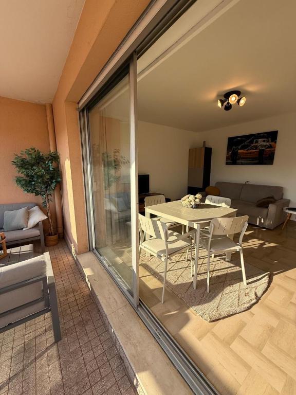 Nouveau ! à 200m des plages grand studio baigné de lumière, très grande terrasse tout confort - 3