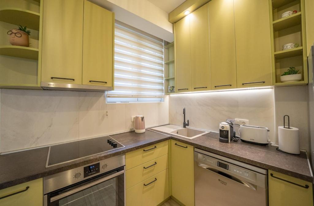 Martin di Cattaro-Cosy Retreat Steps from Old Town - 3