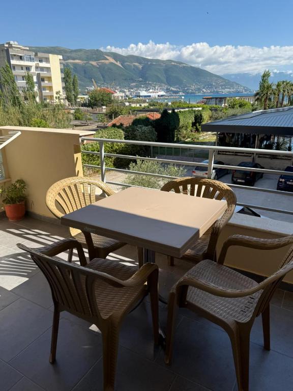 Samuel Apartment 2, Vlorë