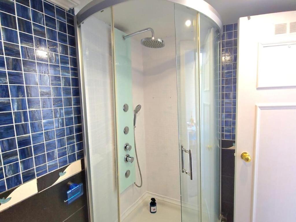 Begona Blue Pearl City Center Studio Nogalera BY NAMASTE ELITE - 4