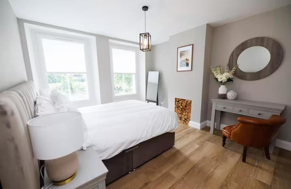 Stylish 3-Bed Apartment in the Heritage Quarter, Dunfermline