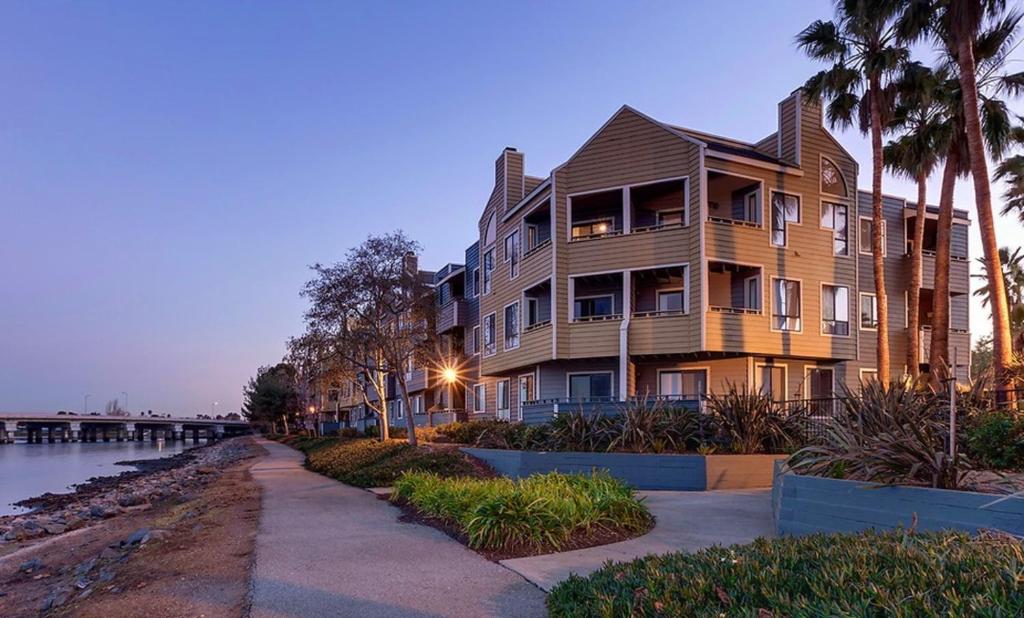 Lakeshore Landing, San Mateo