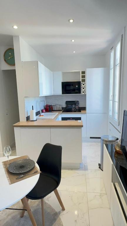 Nouveau ! au centre de Juan, Studio climatisé rénové tout confort à 2 minutes des plages - 5