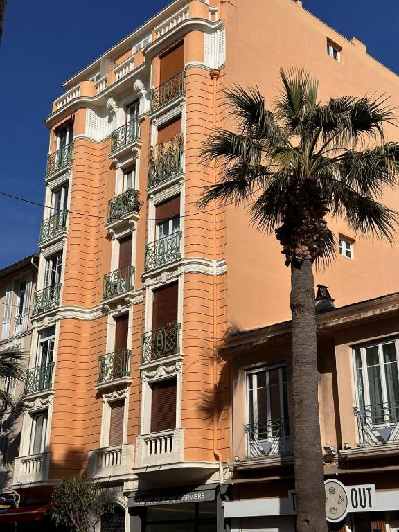 Nouveau ! au centre de Juan, Studio climatisé rénové tout confort à 2 minutes des plages - 2