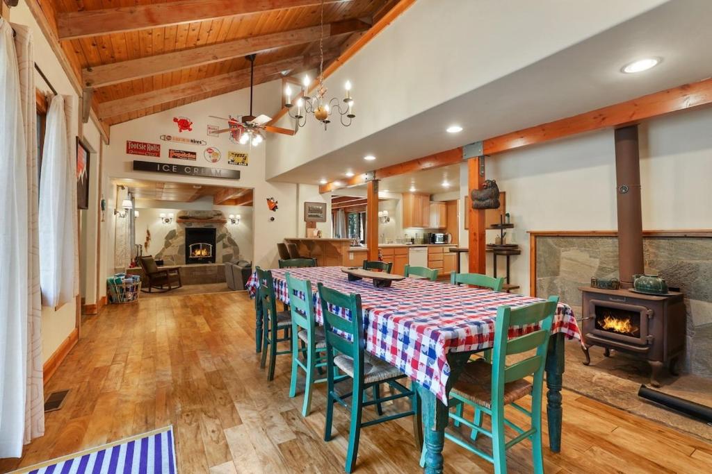 WSH1030 - Camp Westwater home, Tahoma