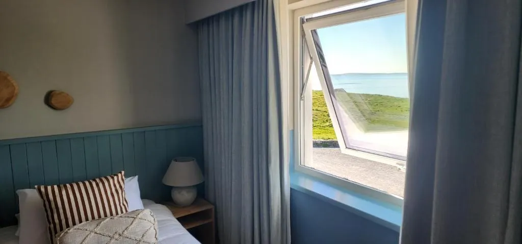 Doonmore Hotel, Bar & Restaurant, hotel in Inishbofin