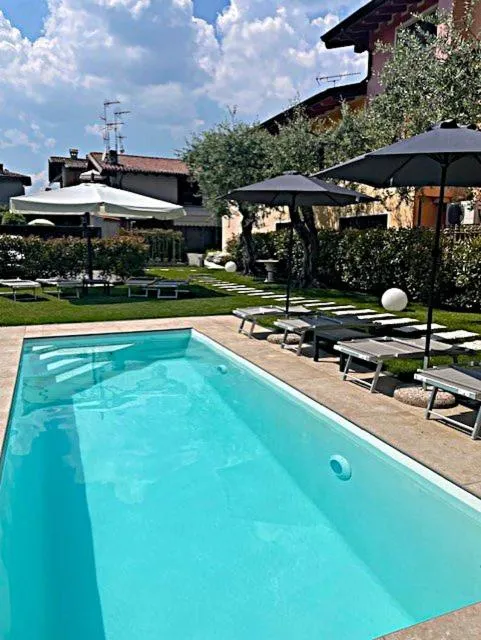 Le Logge del Garda, hotel v destinaci San Felice del Benaco