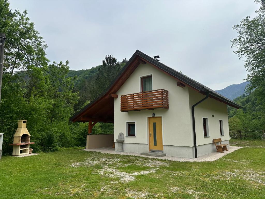 Krtajse, Slap ob Idrijci