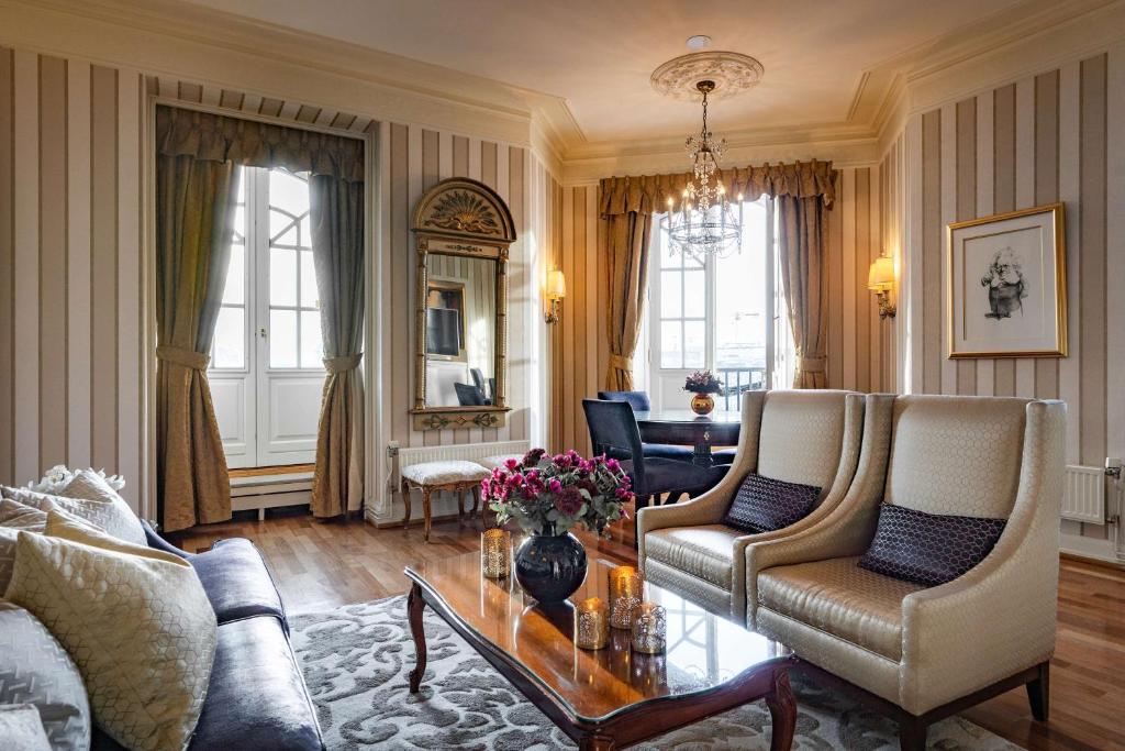 Grand Hotel