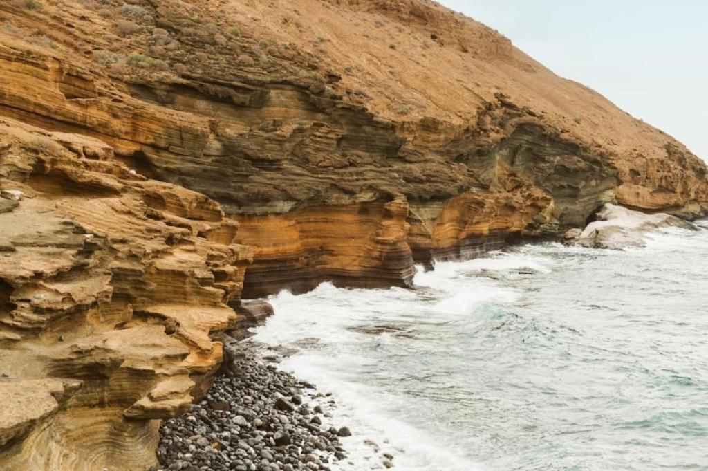 Descubre tu Estancia Perfecta en la Costa del Silencio - 1