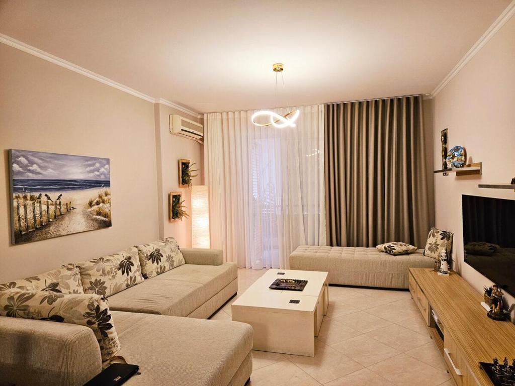 Aria's Apartment 3, Vlorë