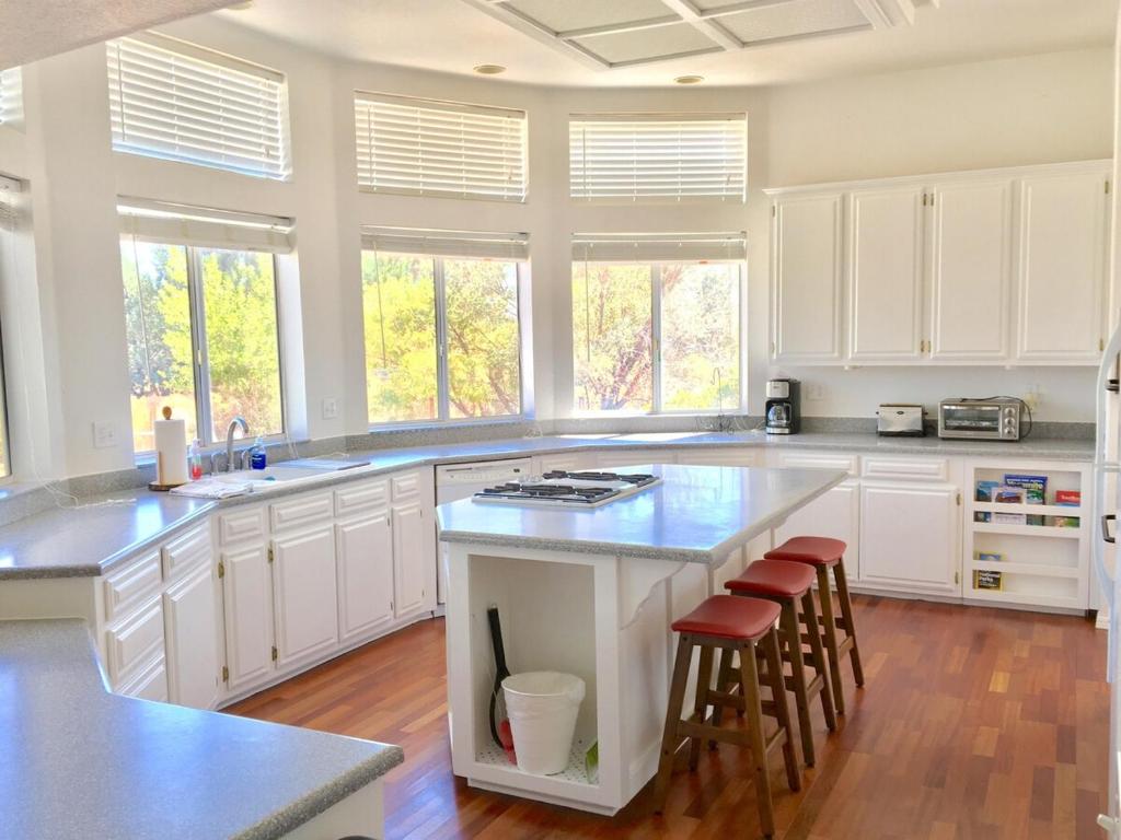 3 B 2 BA home in a Serene, quiet cul de sac, Lone Pine