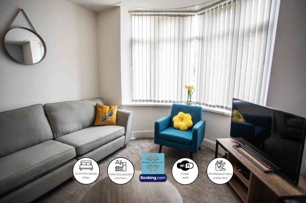 4Bedroom House By Escape & Estates Short Lets & Serviced Accommodation Stourbridge With Private Garden & Off Road Parking, Hagley