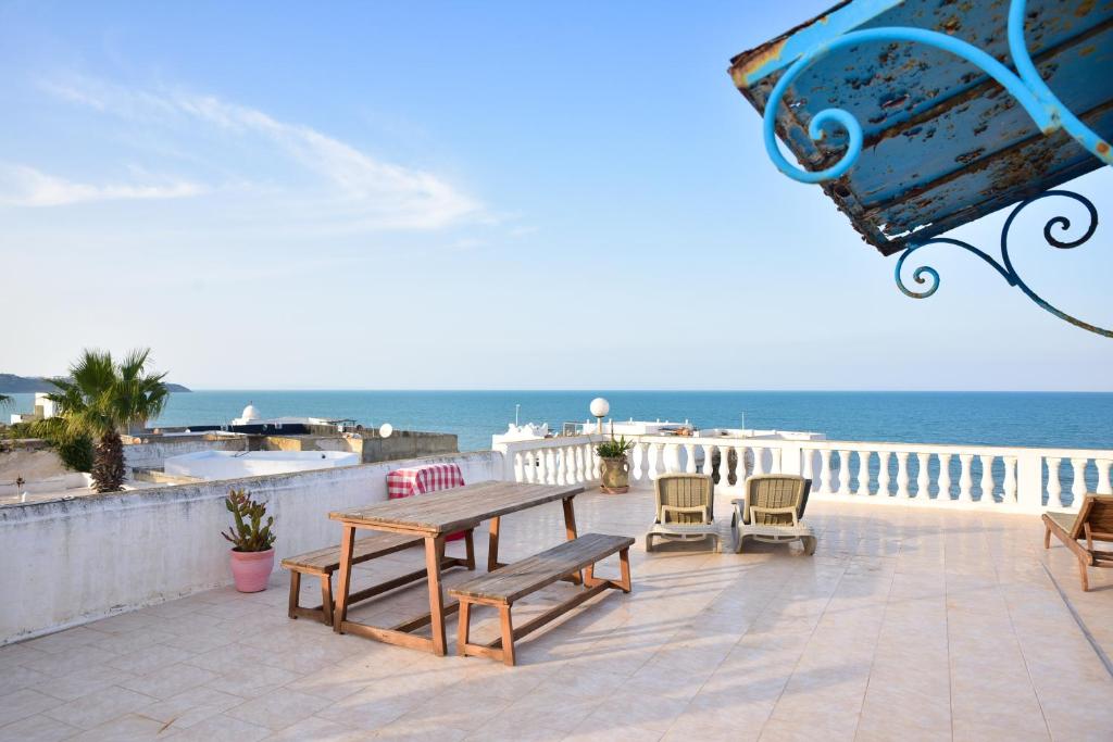 Élégant Appartement à La Marsa avec Vue sur Mer Et une Grande Terrasse Privée, Tunis
