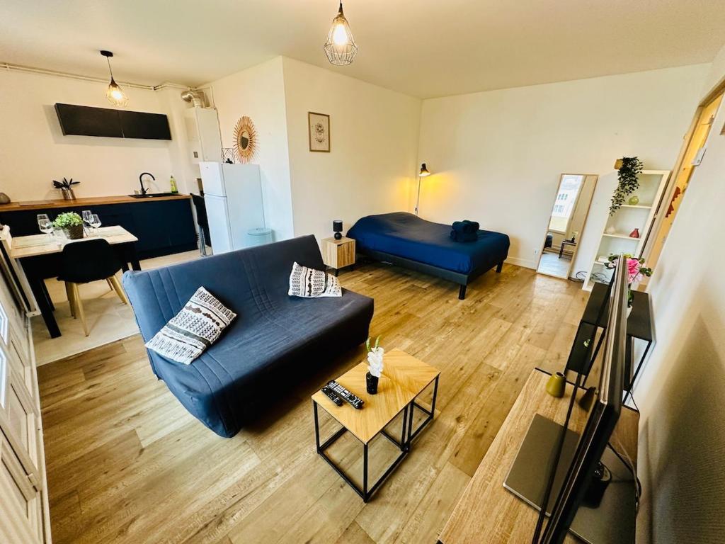 Studio Lumineux avec Balcon - Proche Gare & Centre, Montargis