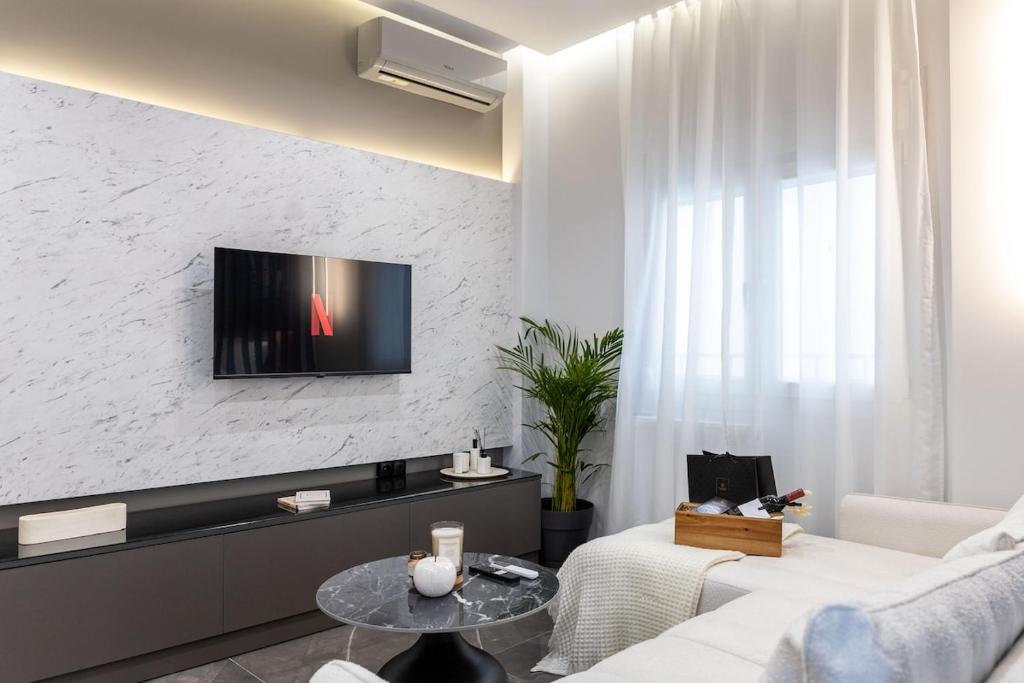 Aether Luxe Suite, Soluň