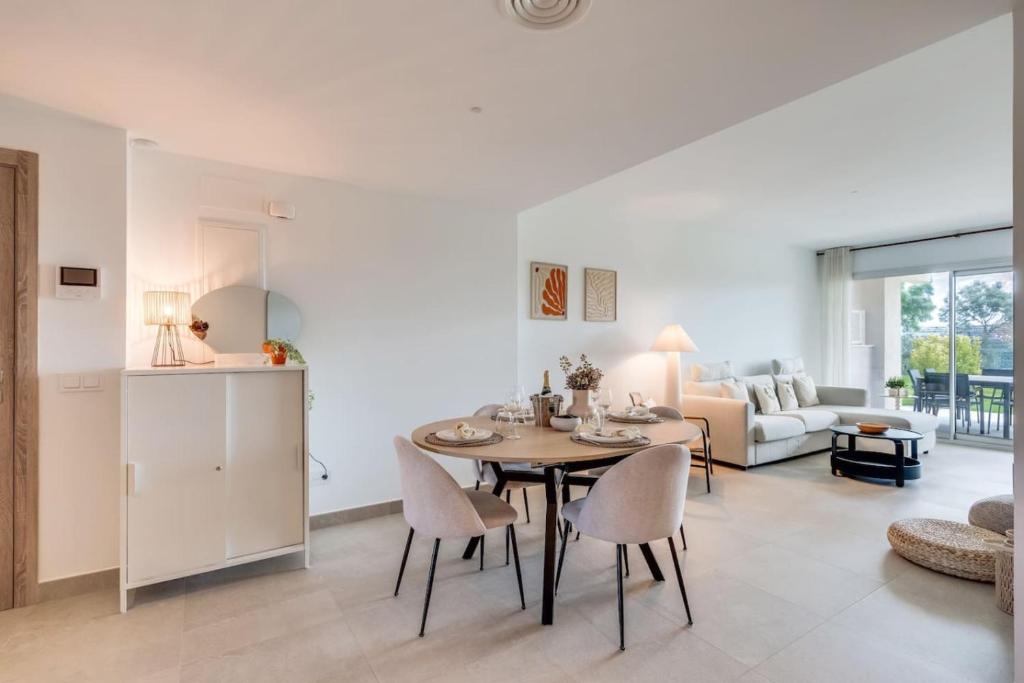 2BR Sunny Golf Apt. Tuin met Golfbaan Uitzicht - 2