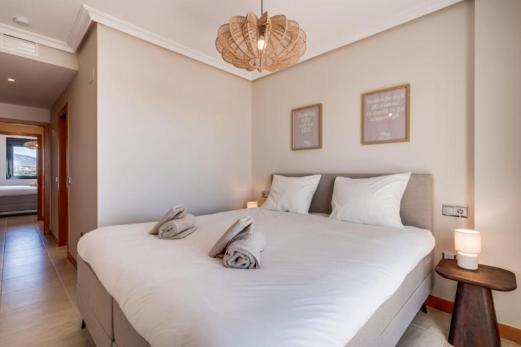 Sea View Apartment Near Estepona and Marbella - Pool and Private Parking - 4
