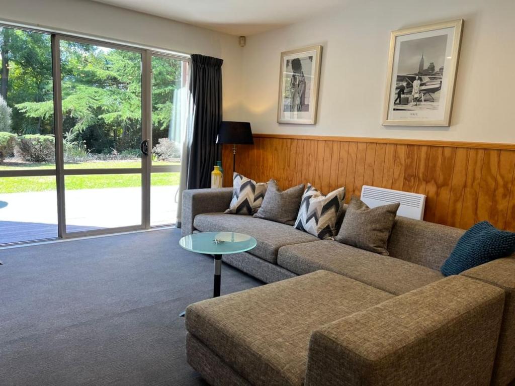 Spacious Suburban Hideaway, Christchurch