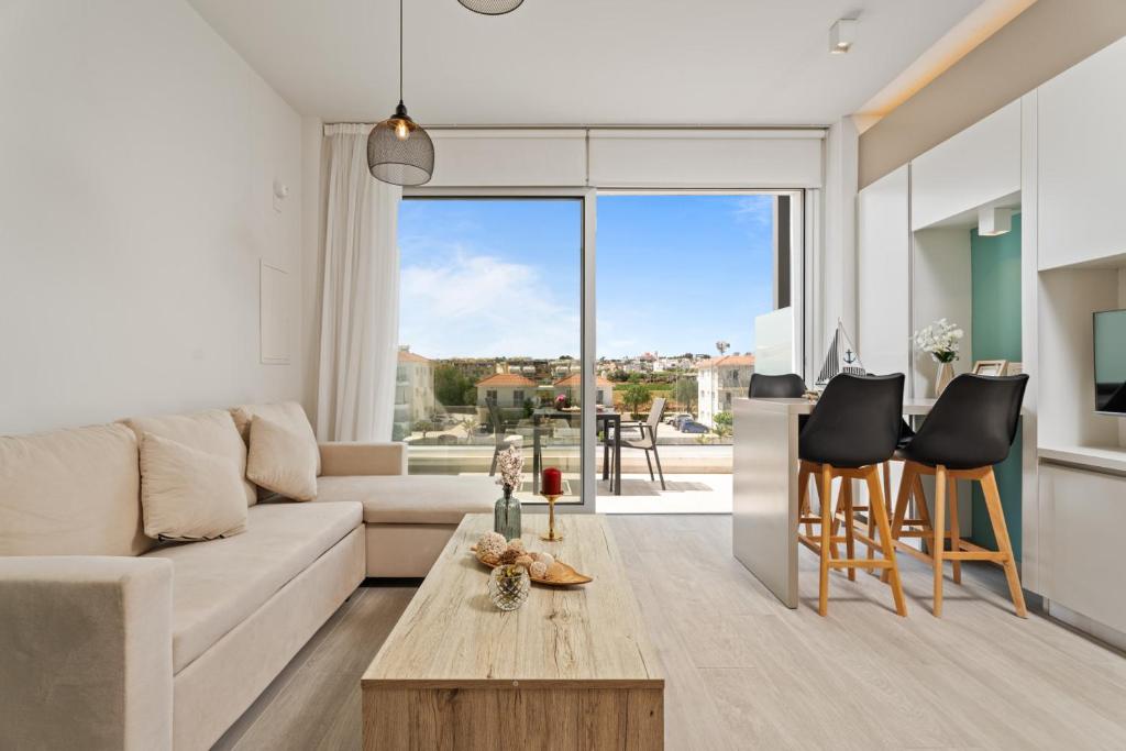 SunnyVillas Suite Mythical GYM Swimming Pool S21, Paralimni