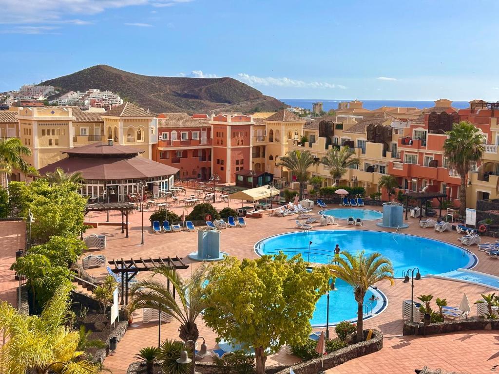 Sunset Apartment 7 & Heated Pool, Los Cristianos