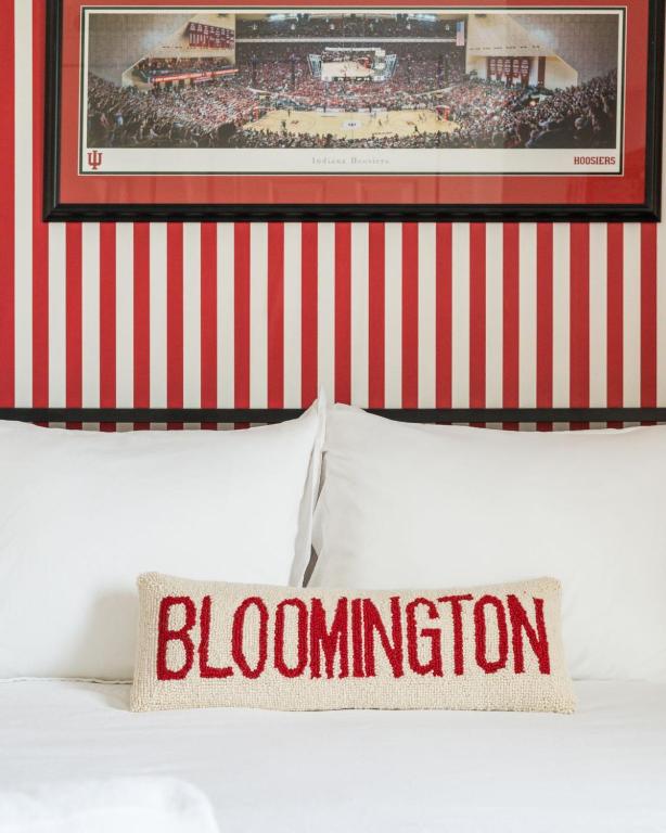 Assembly Hall Hideaway - Walk To Stadiums!, Bloomington