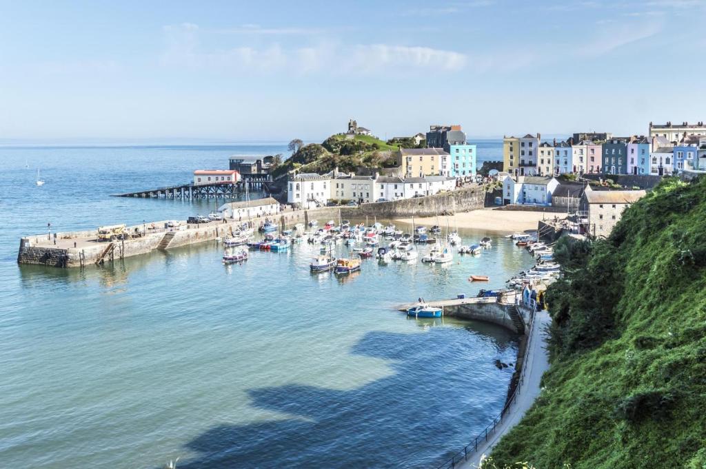 Sea Legs - 2 Bedroom Apartment - Tenby, Tenby