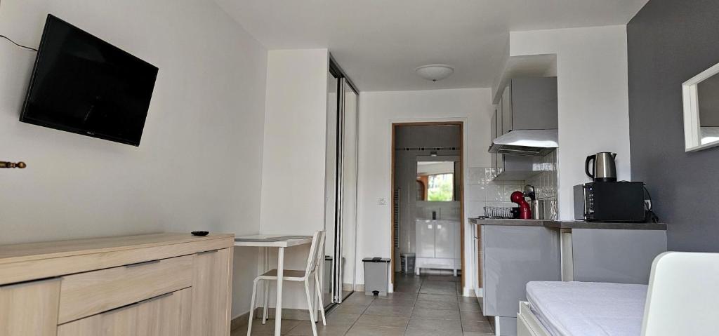 Studio meublé-Juan Pins-Logt3 - 4