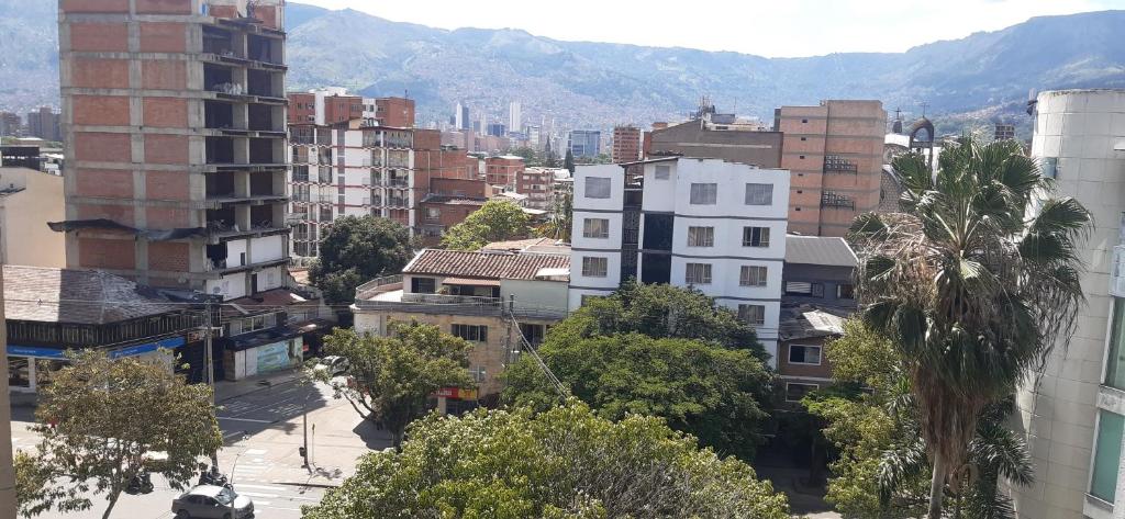 Cold AC-fast Wi-Fi-great location-Medellin fun - 2