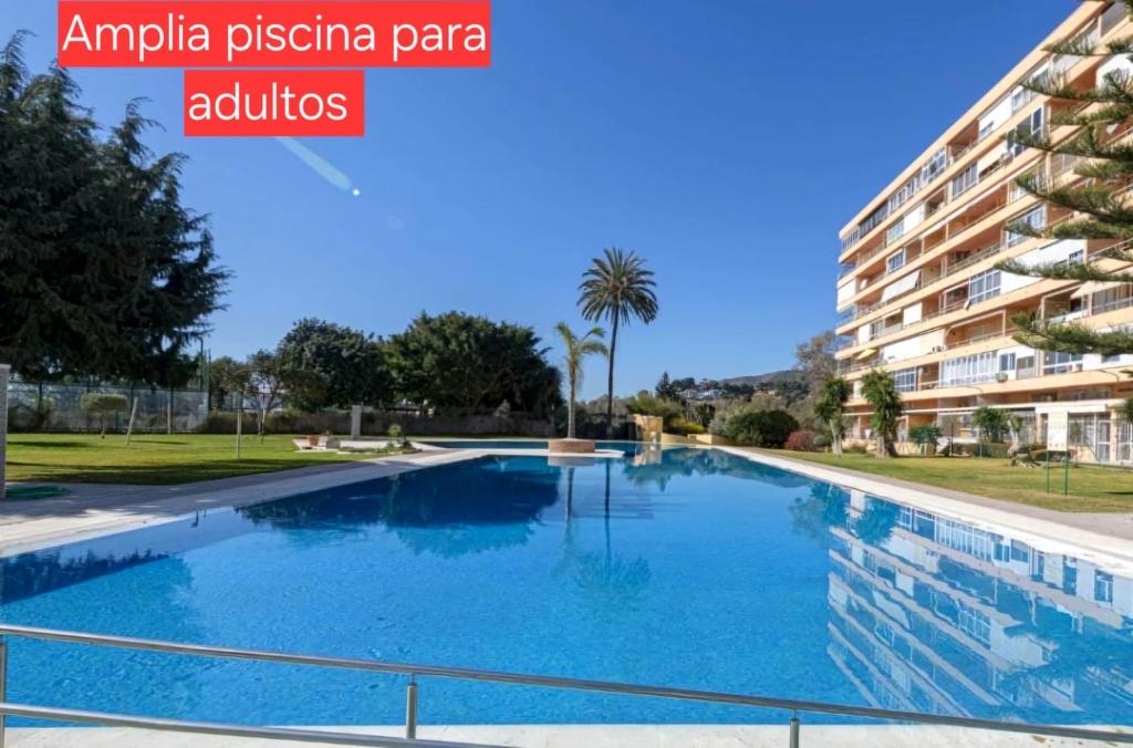 La Colina Estudio Vistas al Mar y Sierra, Piscina y tren directo Aeropuerto - 5