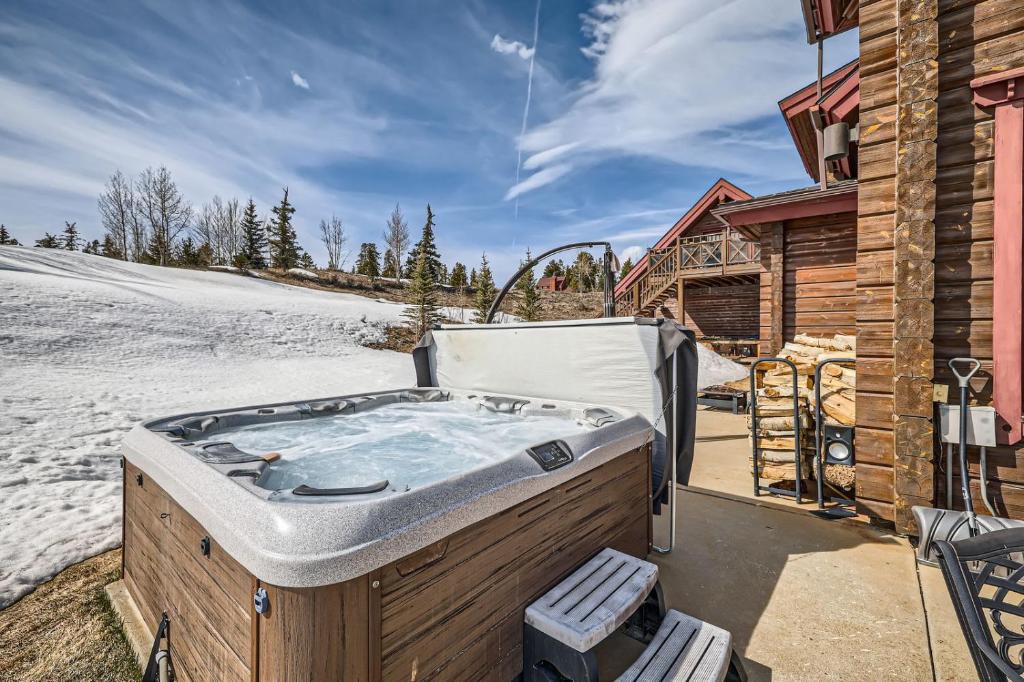 3BDR with Loft for 8 Hot Tub Sauna & Mtn Views, Breckenridge