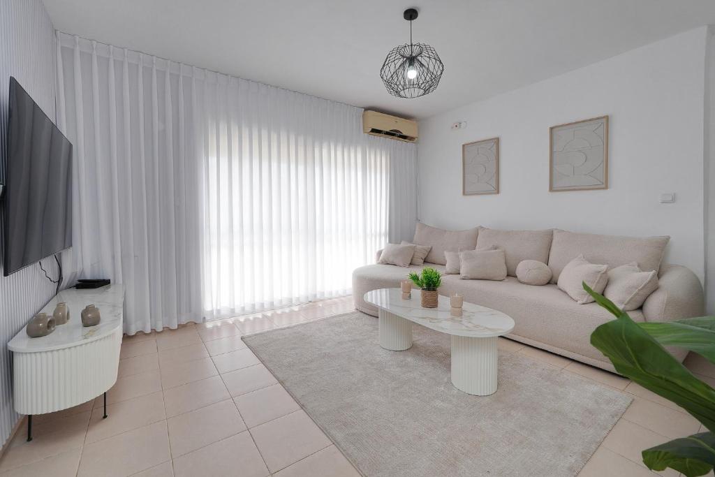 Enjoy, ‘Ein Ya‘aqov