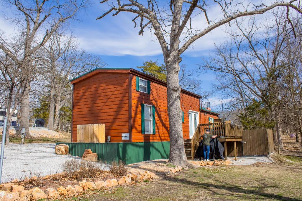 Charming Cabin - Pondview - Hot Tub, Carthage