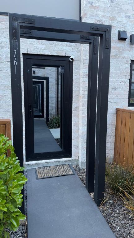 Cosmic Space close to the City Centre, Christchurch