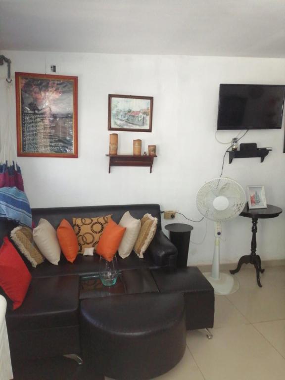 mayales apartamento, Estación El Salto