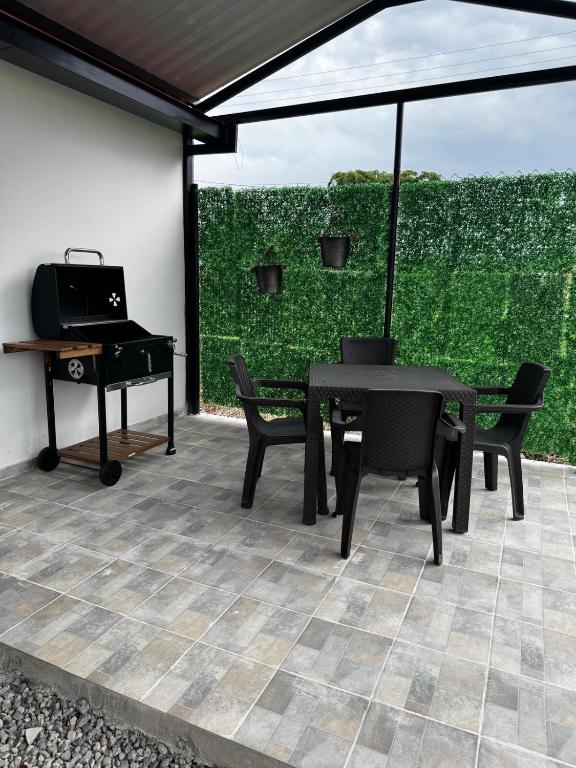 Casa con Parrilla y Espacios al Aire Libre - 1