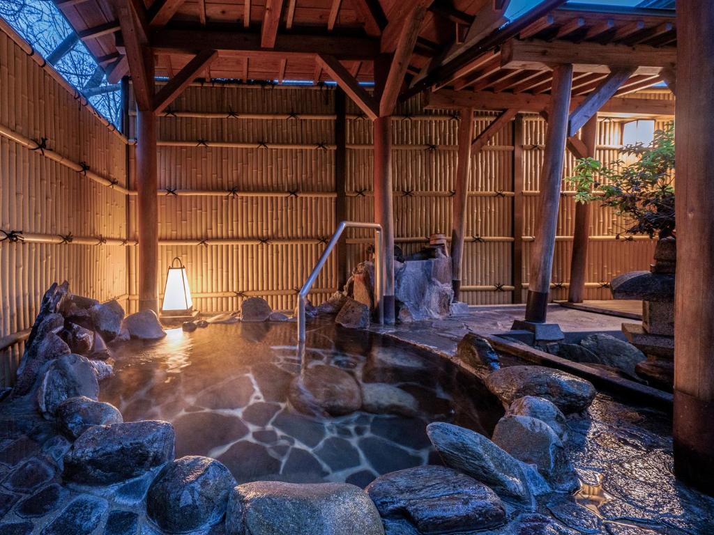 5. 유모토 관광 호..