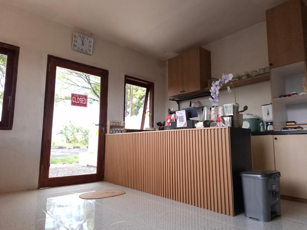 Mayeka Transit Hostel Bandara Internasional Lombok