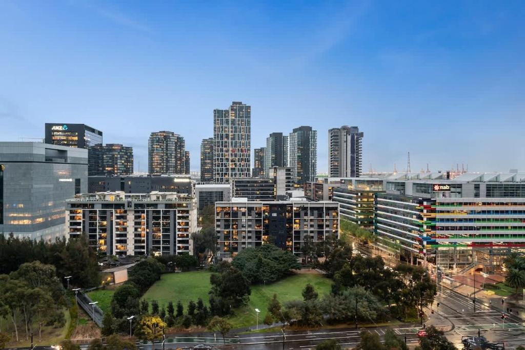 2Br2B1Ba Spacious apt with free parking Docklands, Melbourne