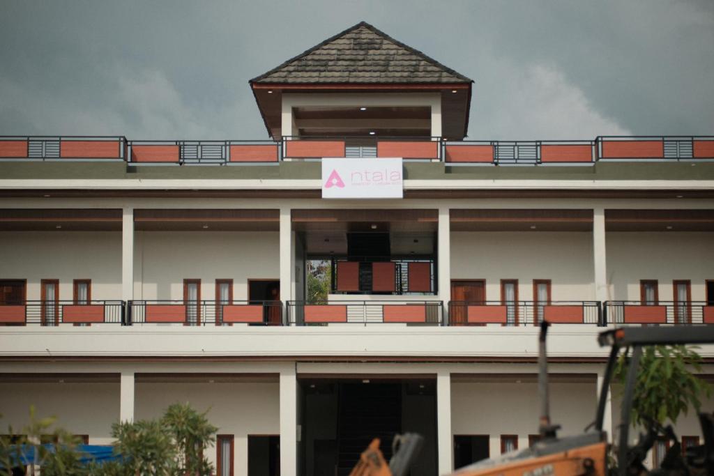 Ntala, Komodo Labuan Bajo Airport