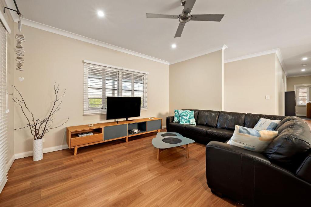 Coastal Cues at Caves Beach, Caves Beach