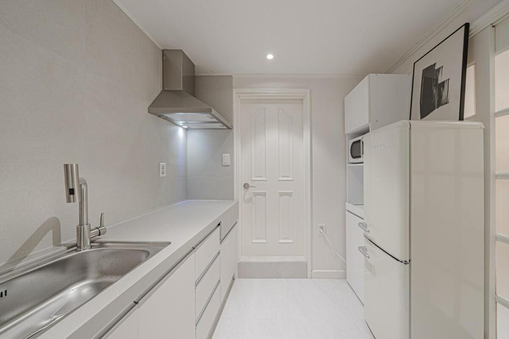 304 Apgujeong House, Seoul