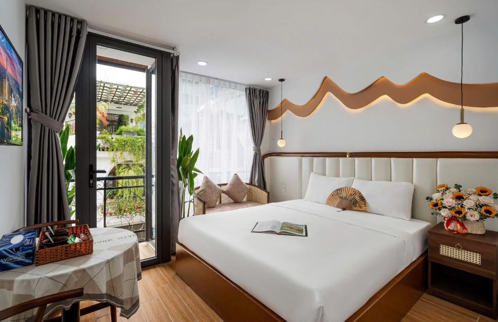 Jan Hostel, Ho Či Minovo Město