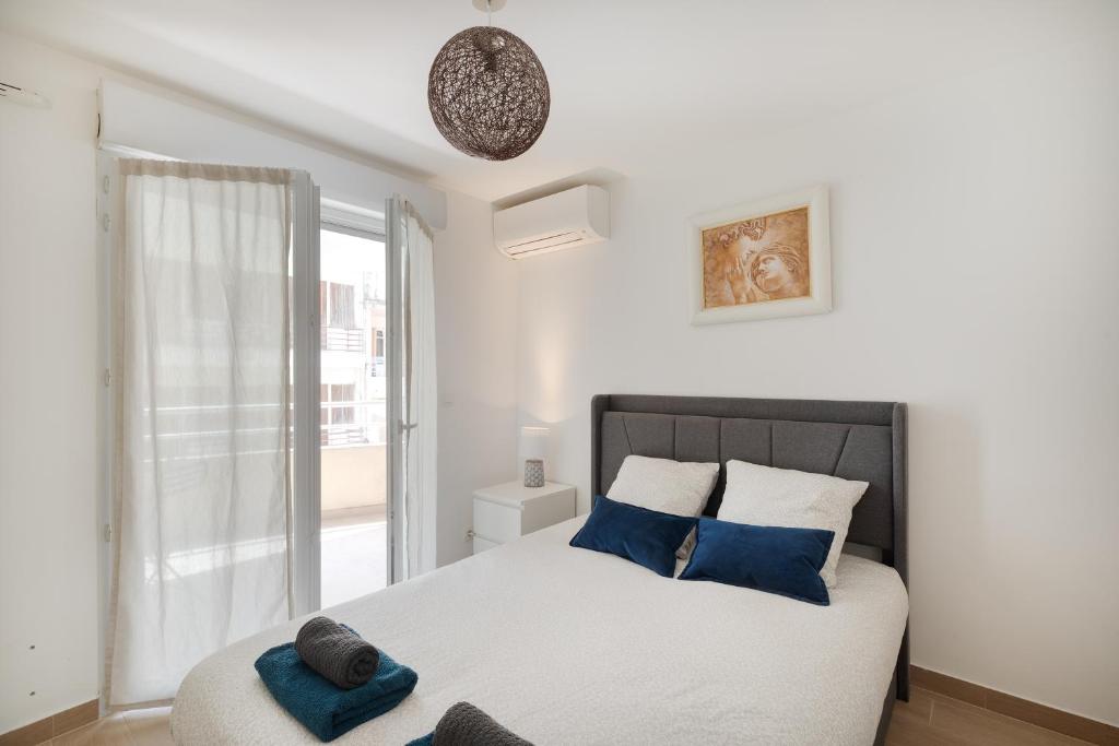 6 couchages Juan Les Pins Centre 22 Louis Gallet - 2