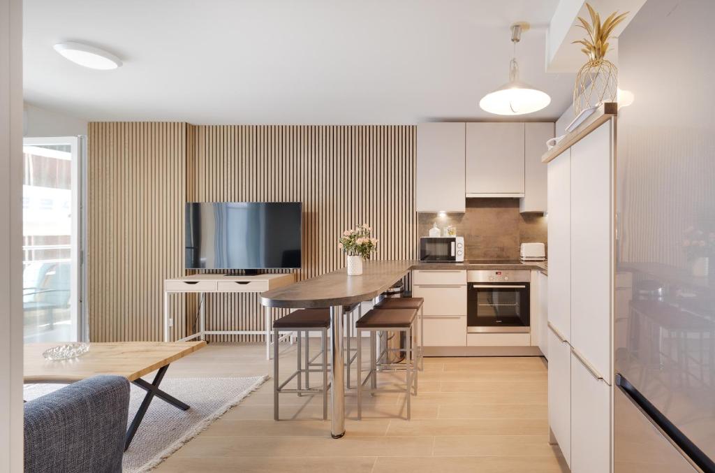 6 couchages Juan Les Pins Centre 22 Louis Gallet - 1