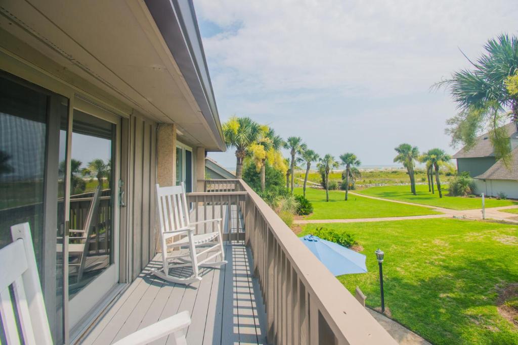 Steps to the Beach! Resort Access & Golf Cart Included! Dog Friendly, Fripp Island