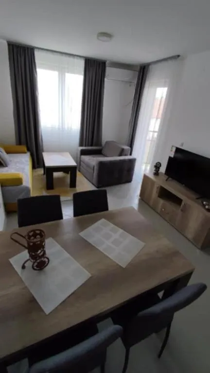 Apartman Tri delfina, hotel in Rakari